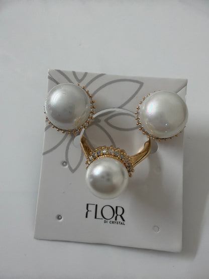 Earing and pearl Ring with halow