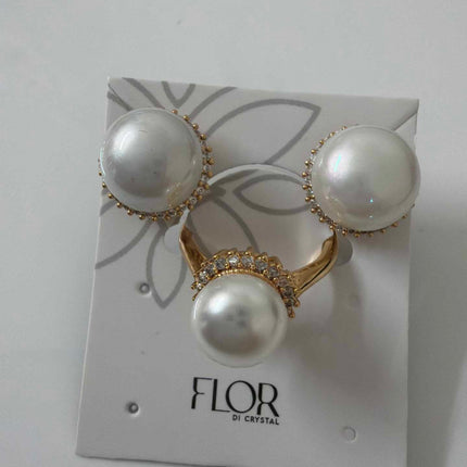 Earing and pearl Ring with halow 
