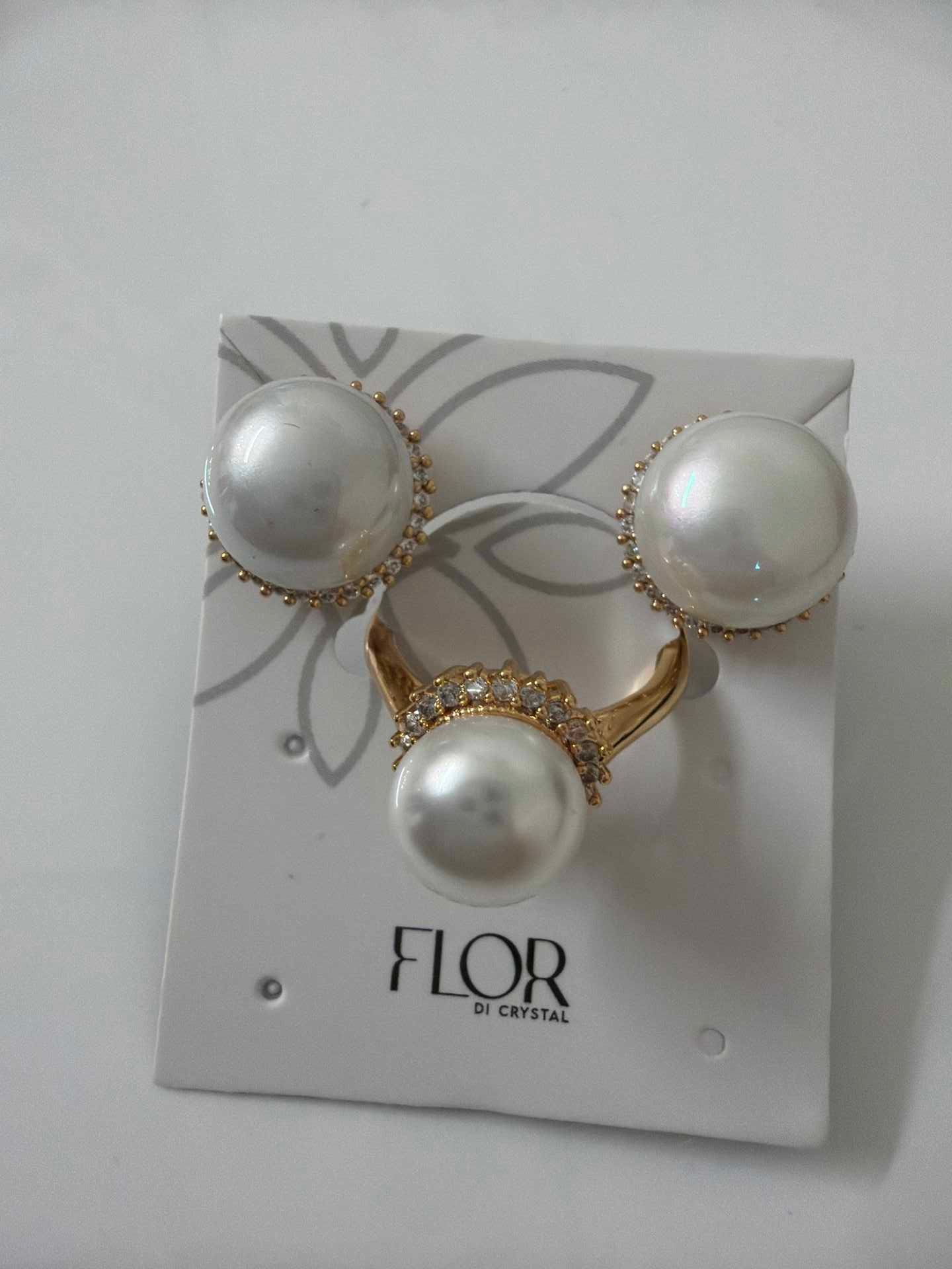 Earing and pearl Ring with halow 