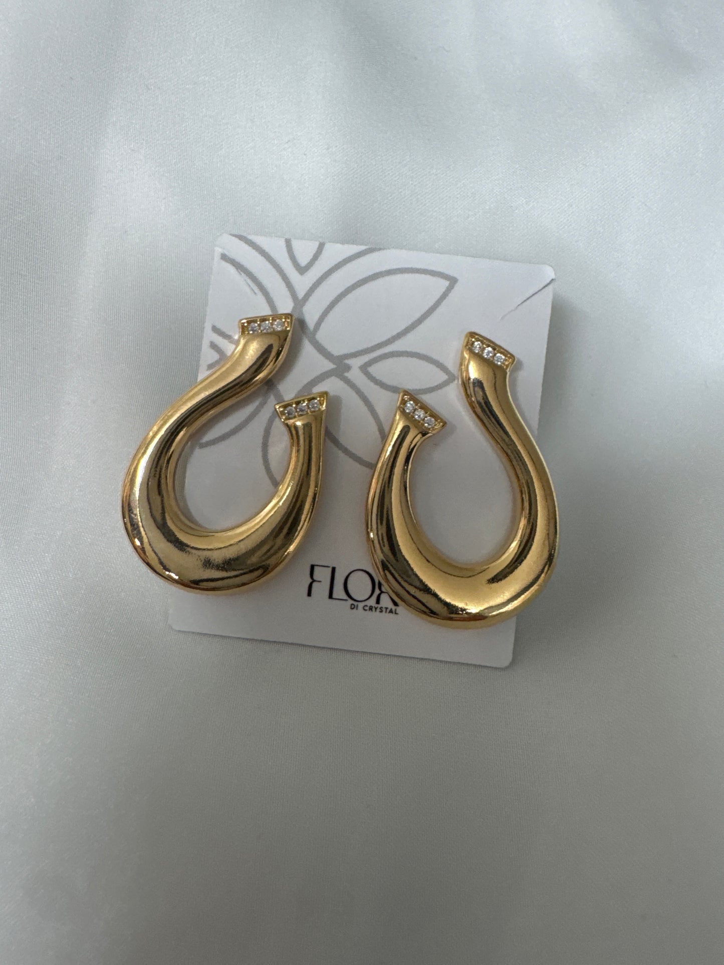 Outros - Brinco gota grande vasada aredondada organica