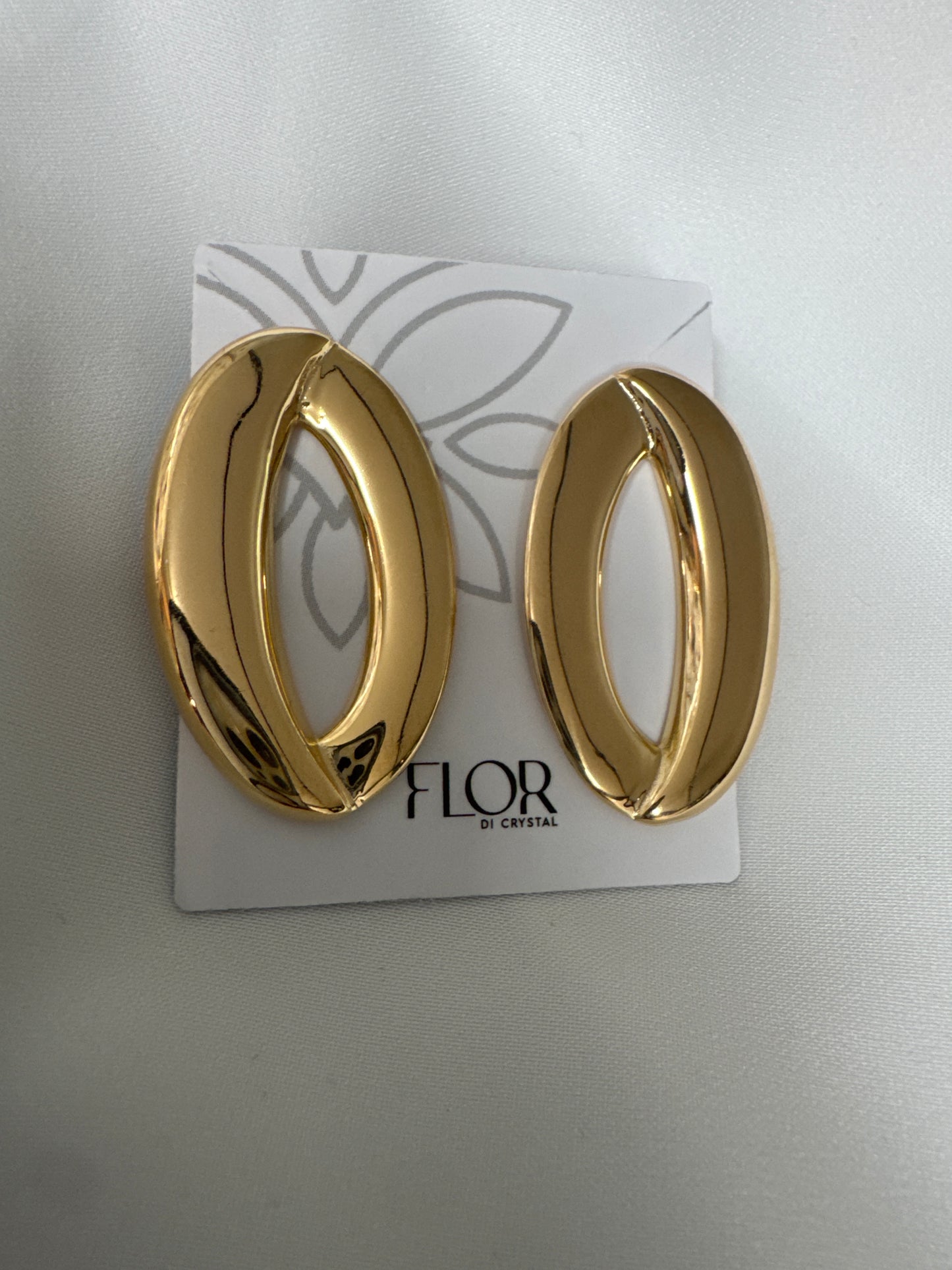 Outros - Brinco oval liso vasadao grande