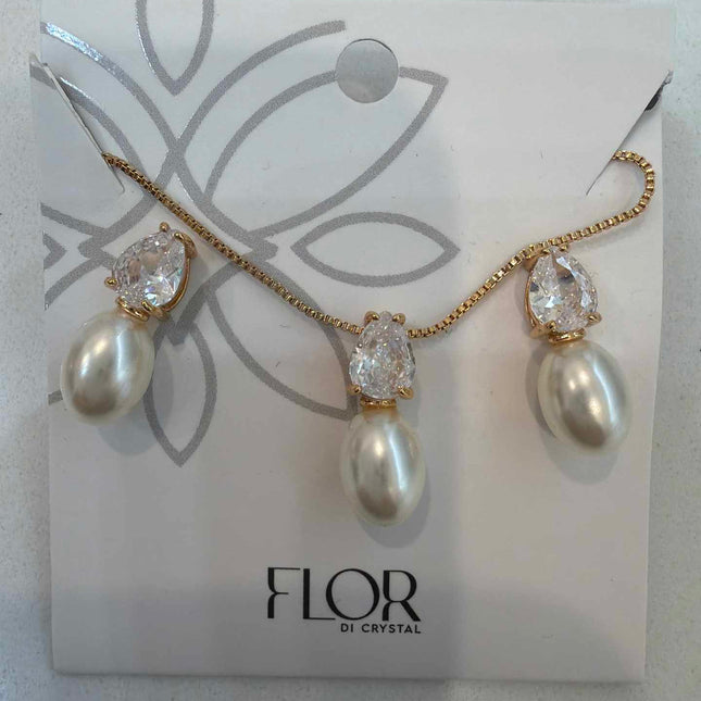 Alongated Pearl with teardrop cz