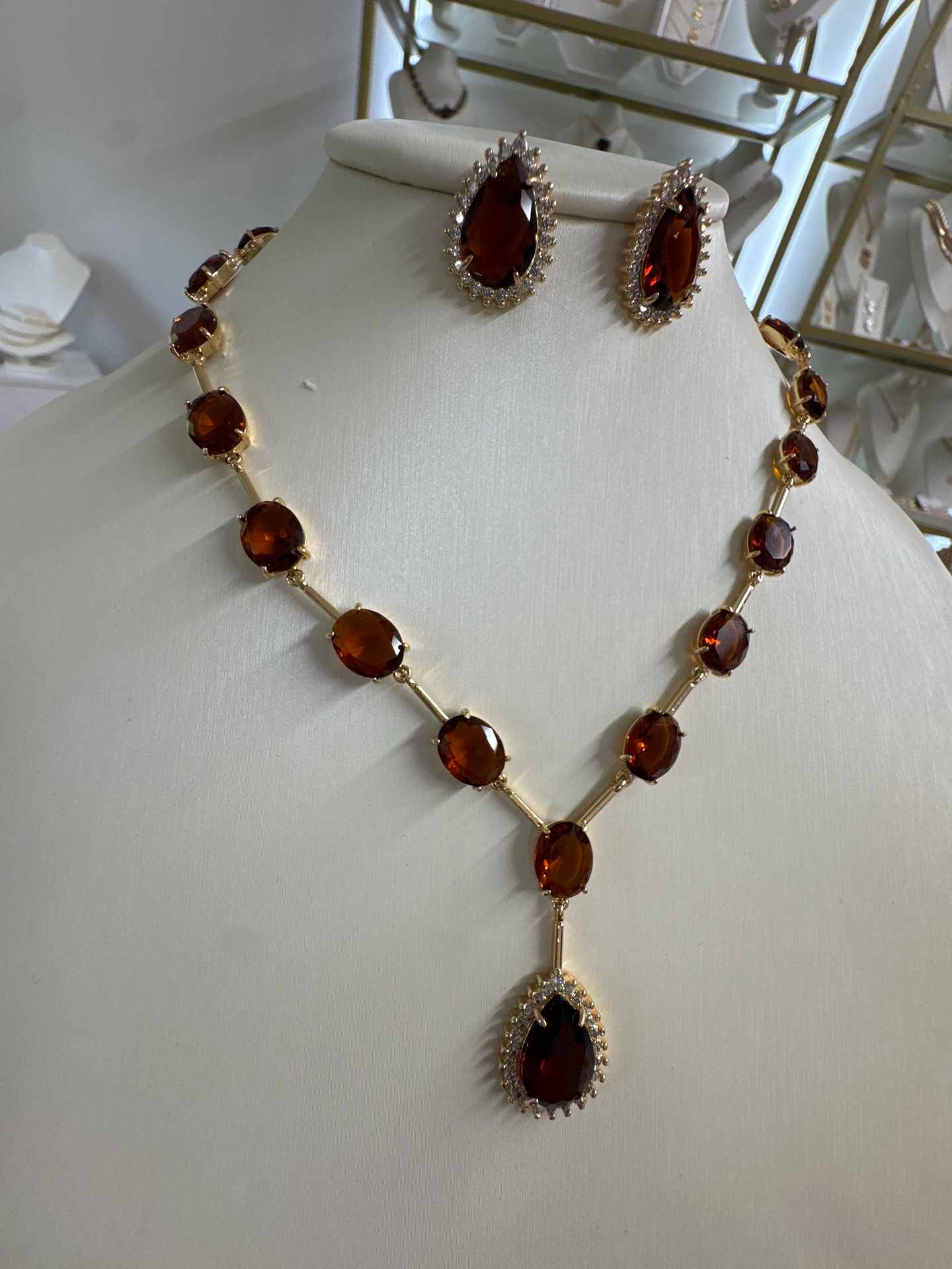 Conjunto - Colar Gravala Alingada em Gotas - caramelo