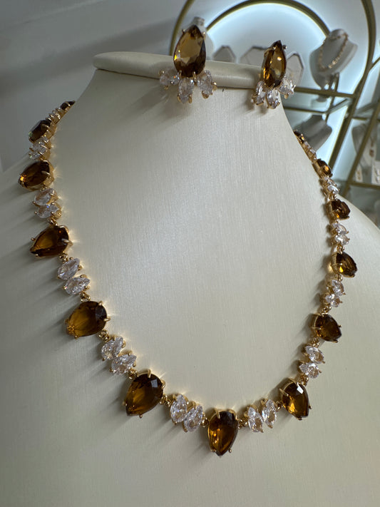 Conjunto - Chocker Cravejada marrom com gotas cristal - capuchino