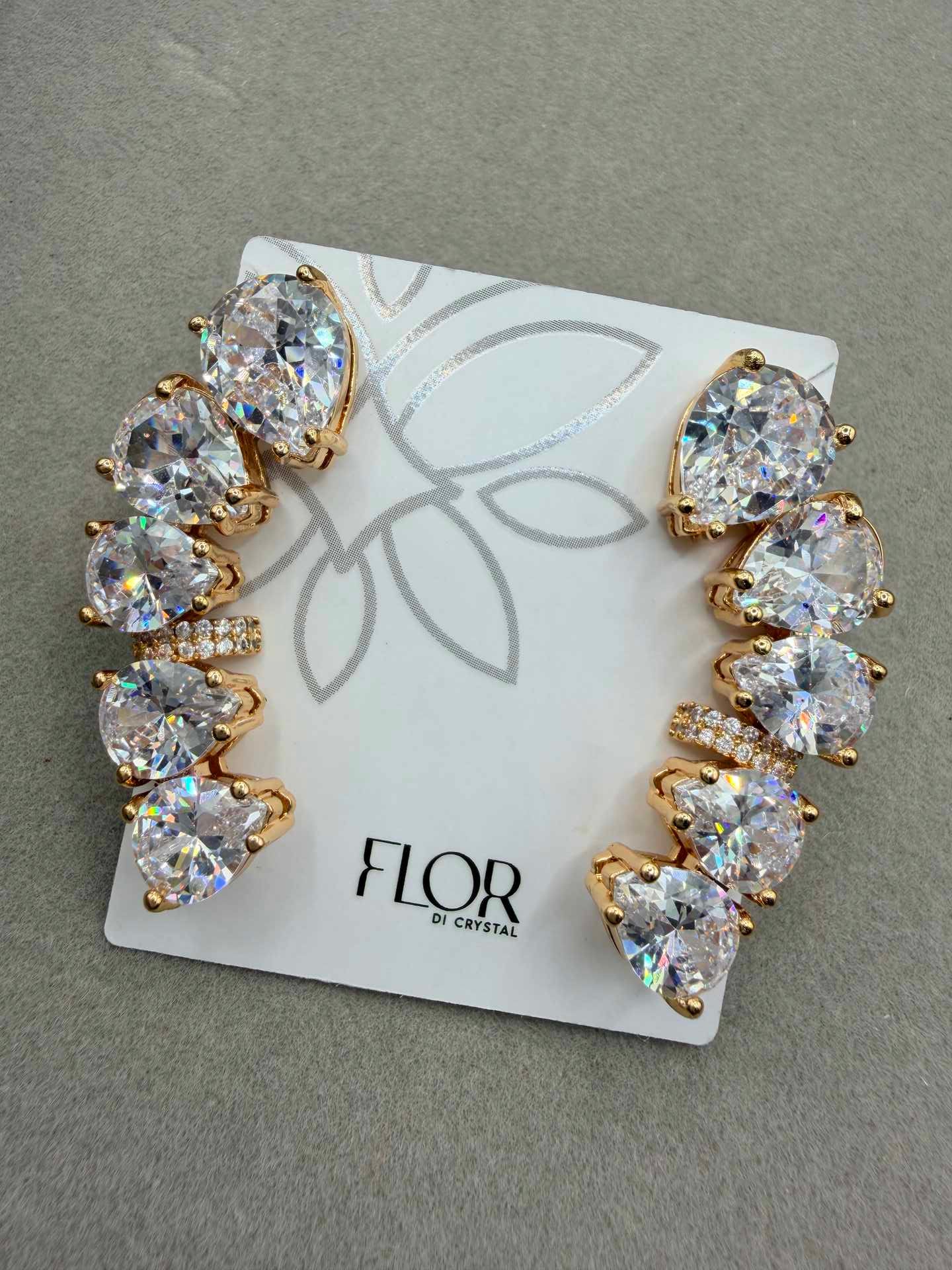Earcuff Maxi em Zirconias de Gotas