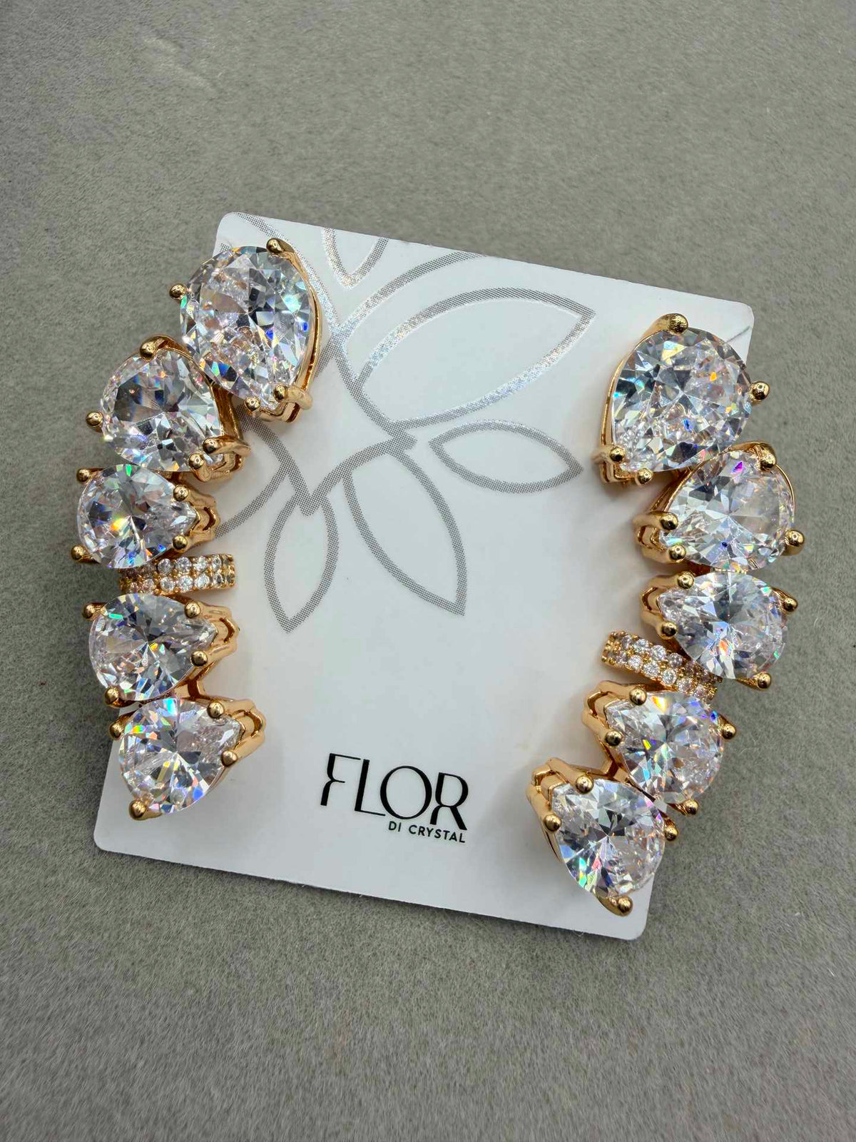 Earcuff Maxi em Zirconias de Gotas
