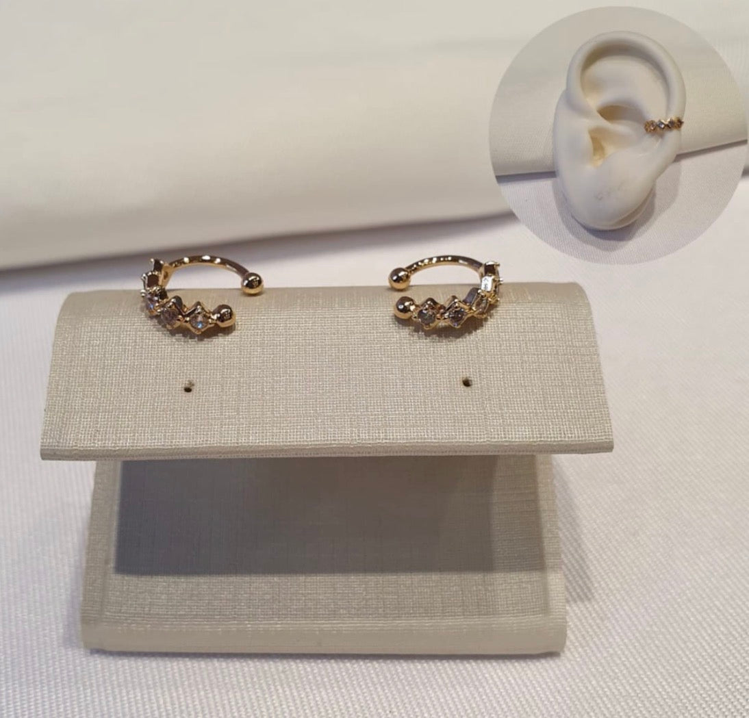 Piercing - Pircing Fake  dourado com detalhe cravejado