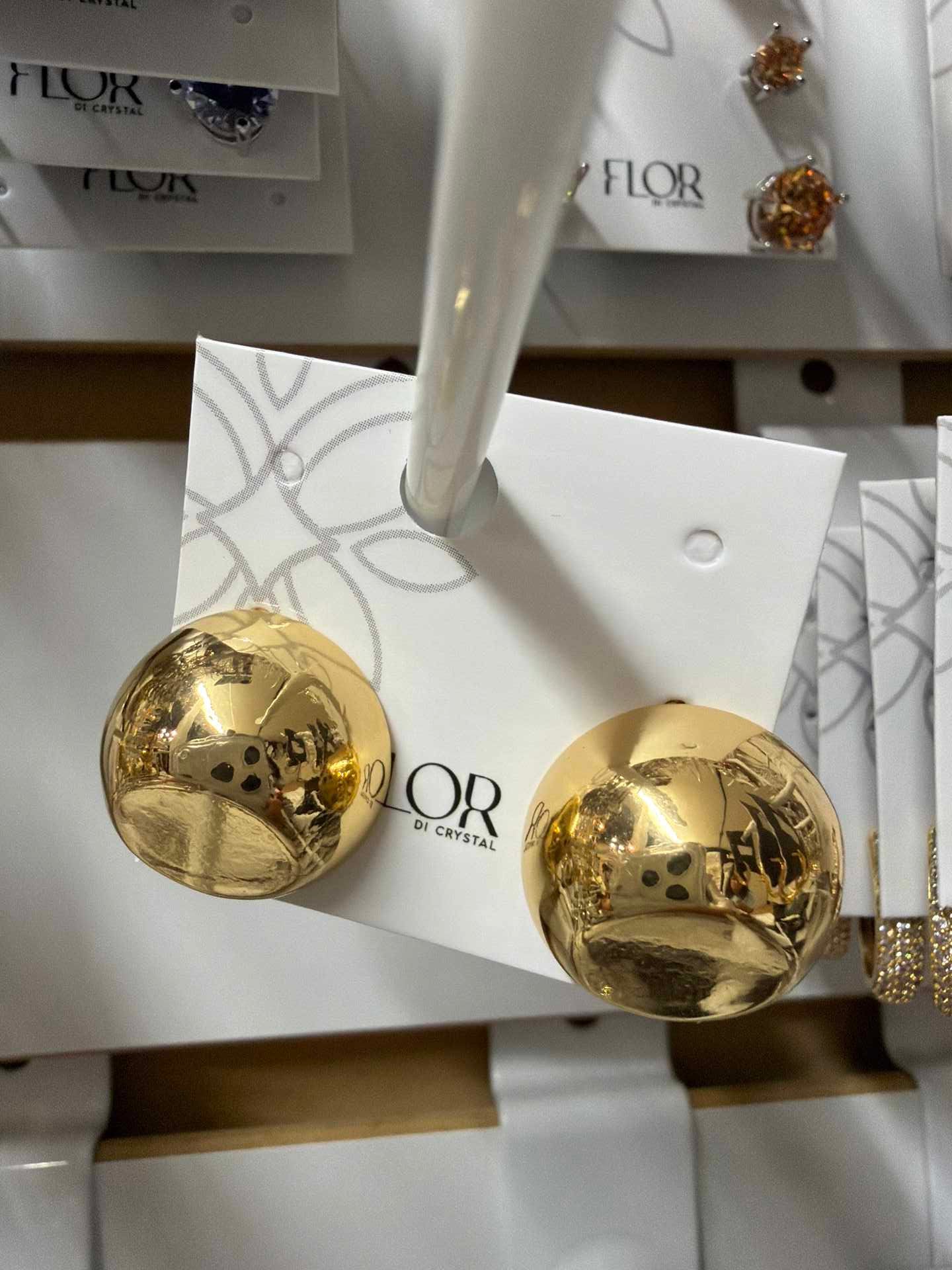 Large sphere earing with sliced detail