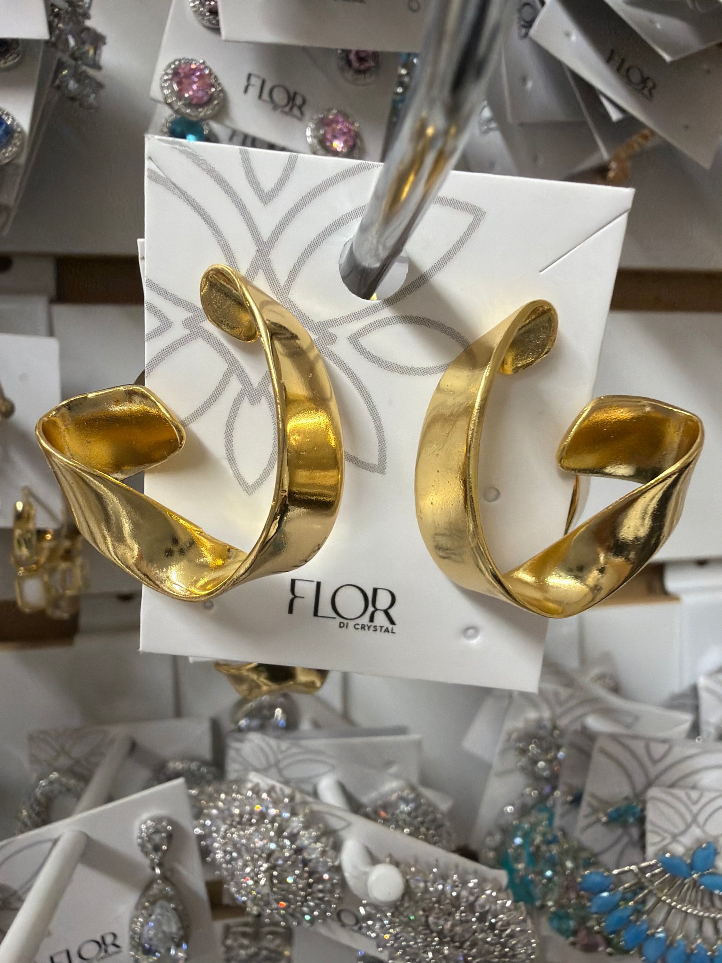 Brinco - Brinco Organico chapa torcida  aredondada lisa