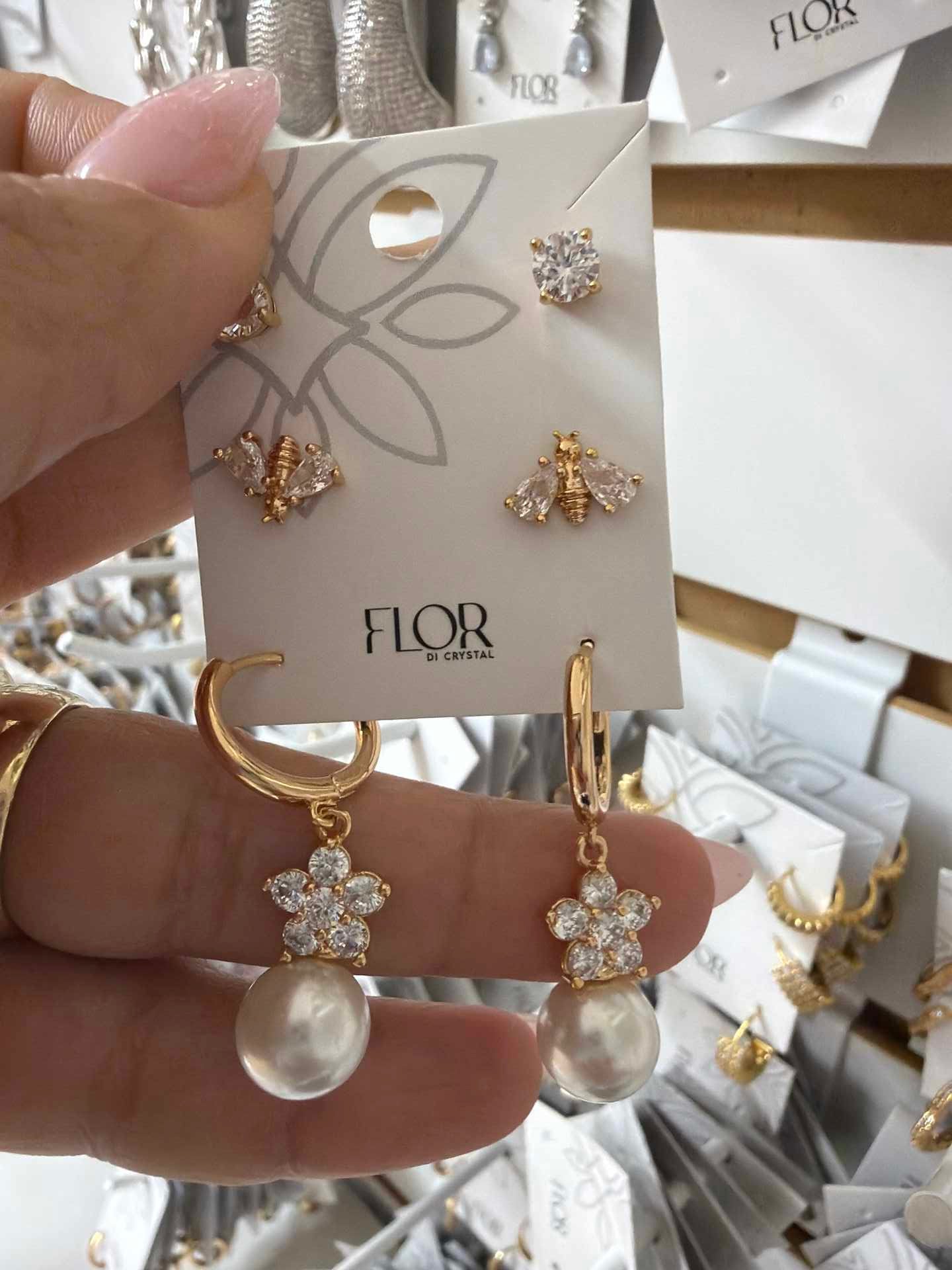 Trio Abelha e flor com ponto de luz 