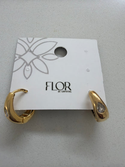Small alongated hoops with teardrop cz