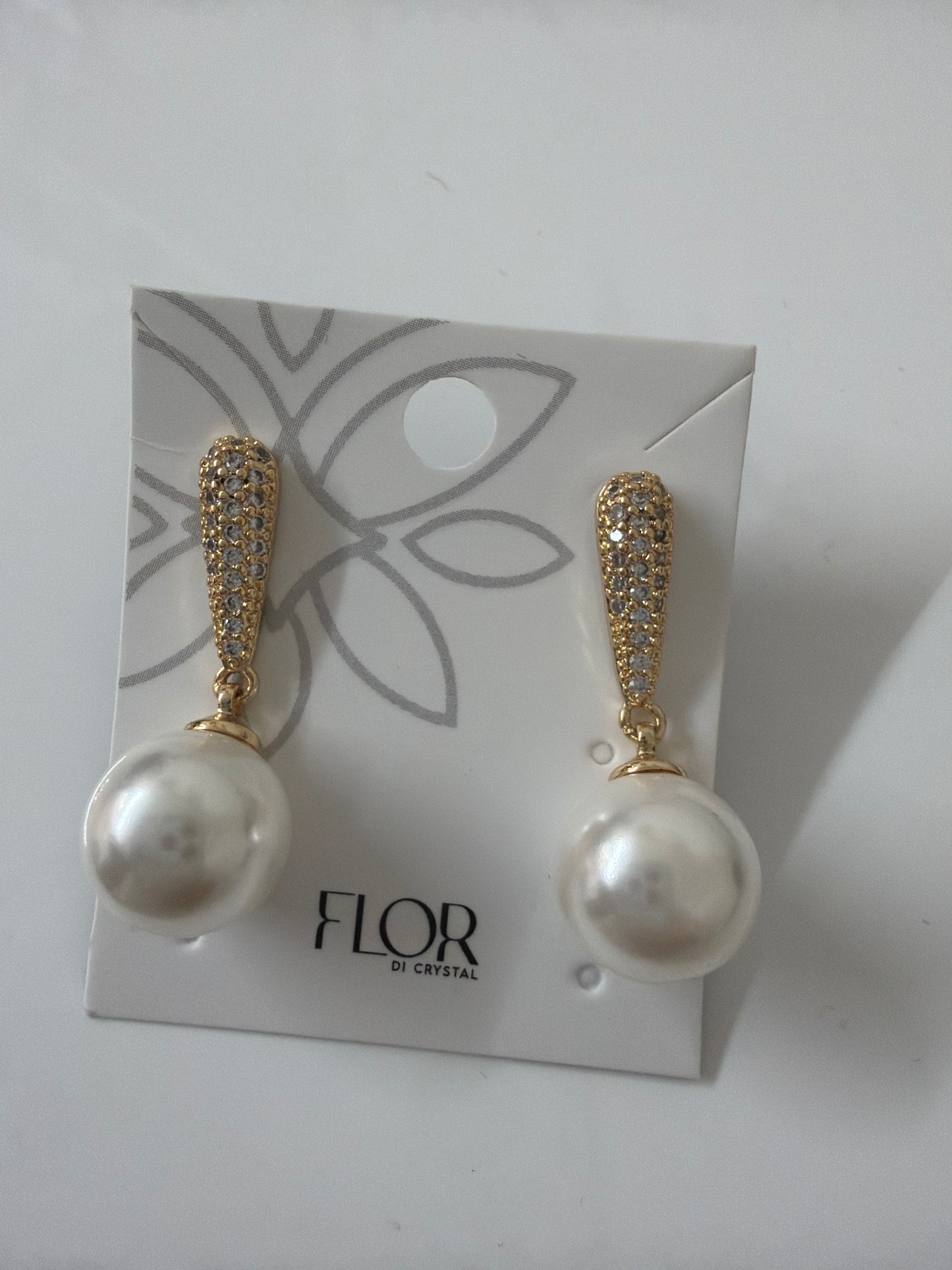 Pearl earing with long cz