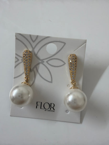 Pearl earing with long cz