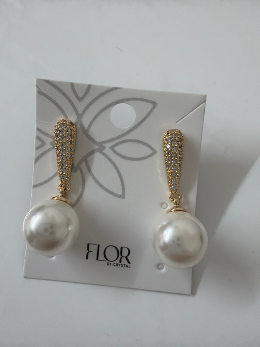 Pearl earing with long cz