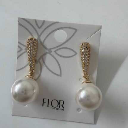 Pearl earing with long cz 