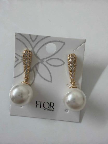 Pearl earing with long cz 