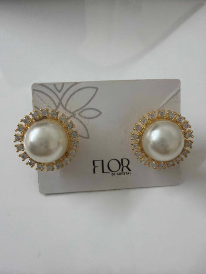Pearl earing with halo cz 