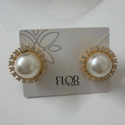 Pearl earing with halo cz 