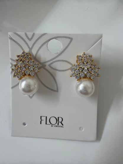Small Pearl earing with cz