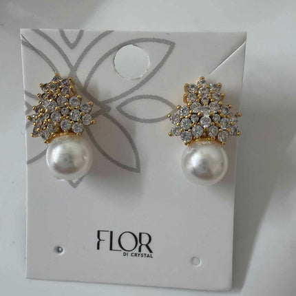 Small Pearl earing with cz 