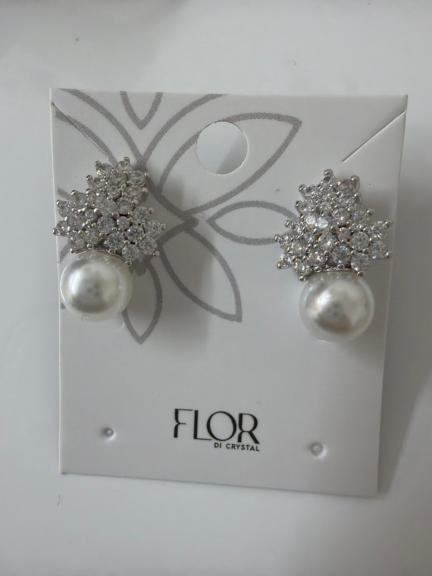 Small Pearl earing with cz