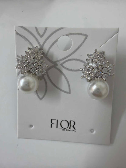 Small Pearl earing with cz 