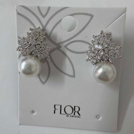Small Pearl earing with cz 
