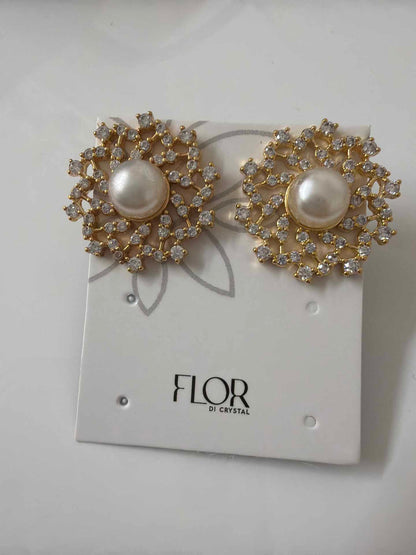 Large Pearl earing with scared halo cz 