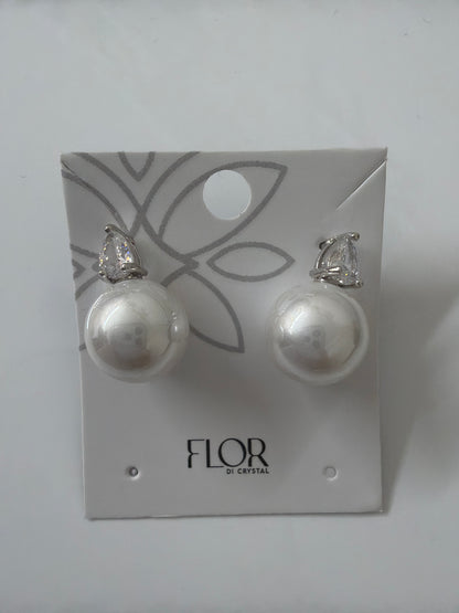 Pearl earing with teardrop cz
