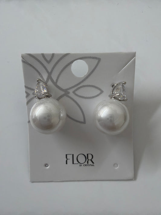 Pearl earing with teardrop cz