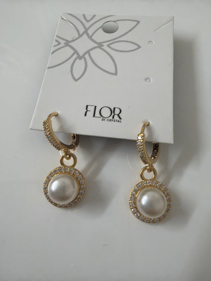 Pearl earing hoop with halow cz