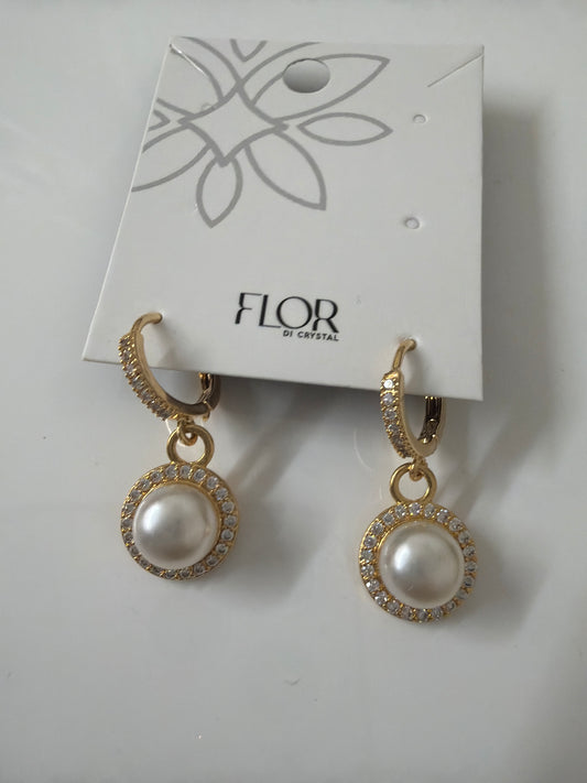 Pearl earing hoop with halow cz