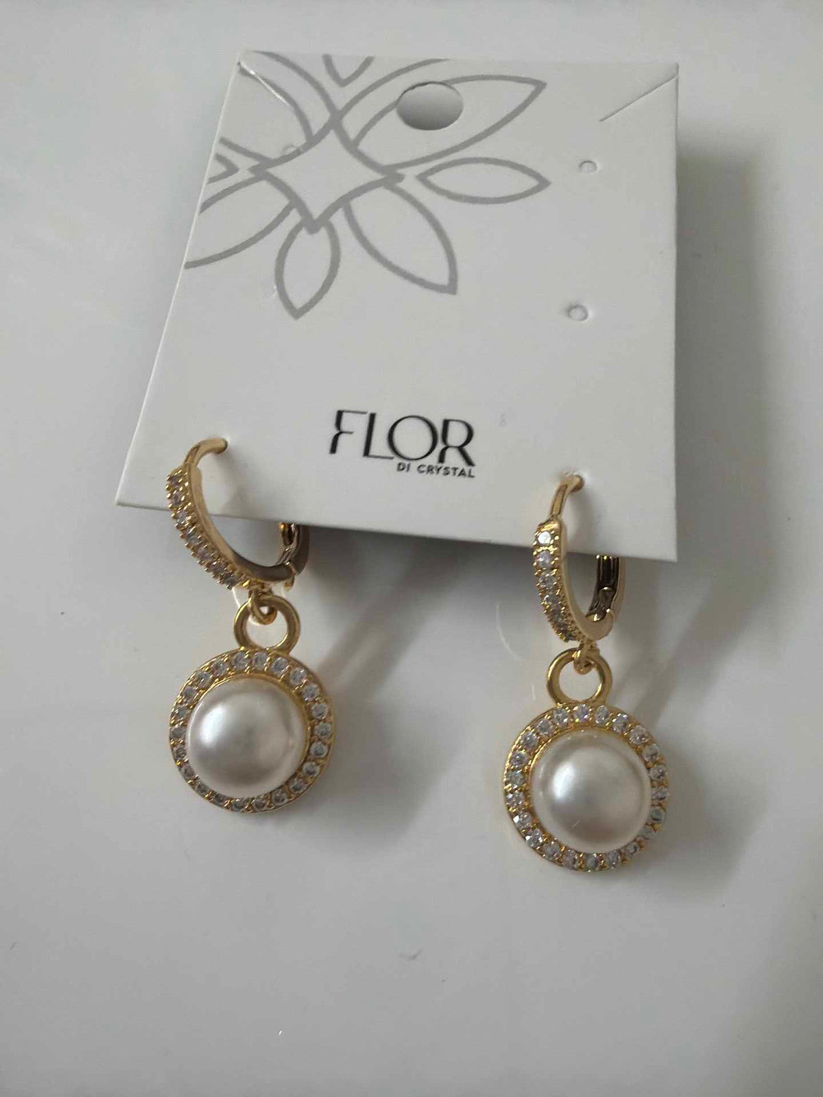 Pearl earing hoop with halow cz 