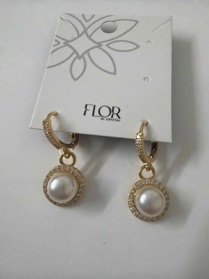 Pearl earing hoop with halow cz 