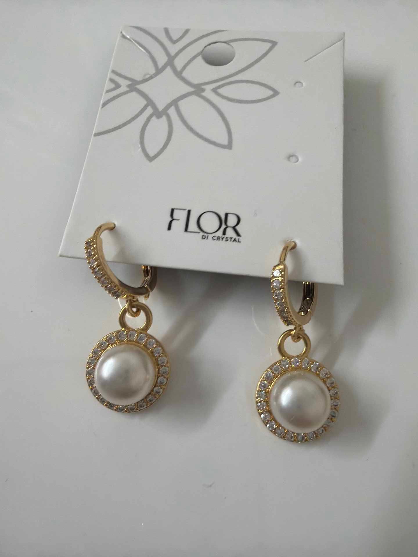 Pearl earing hoop with halow cz 