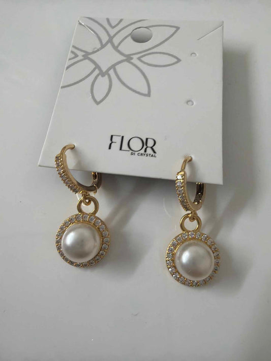 Pearl earing hoop with halow cz 