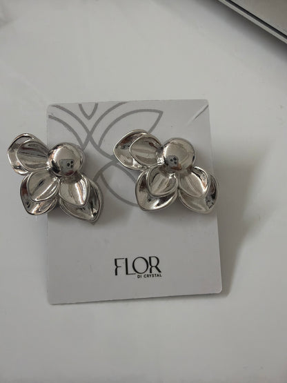 Brinco Organico meia Flor rodio