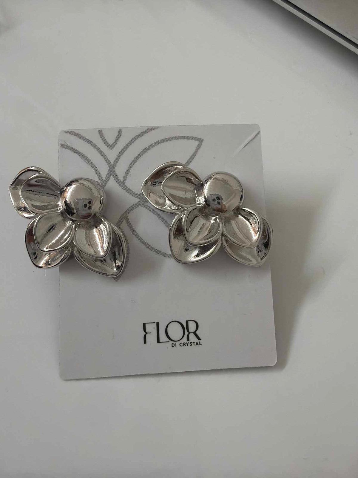Brinco Organico meia Flor rodio