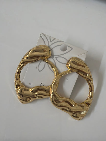 Brinco organico martelado vazado Maxi