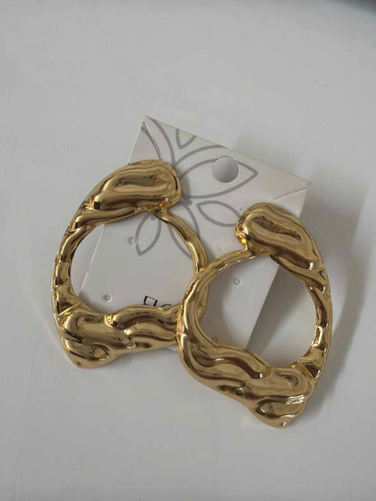 Brinco organico martelado vazado Maxi