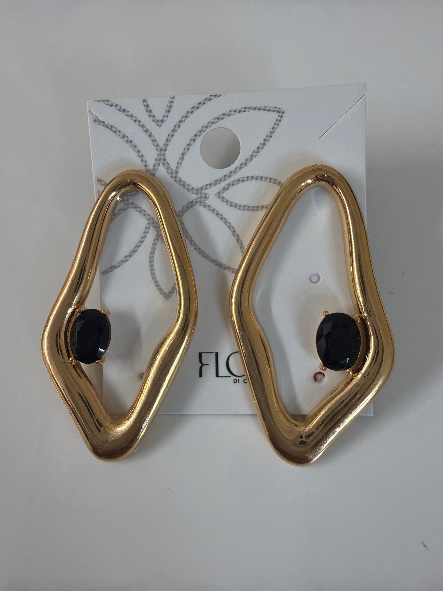 Brinco organico com  zirconias preto