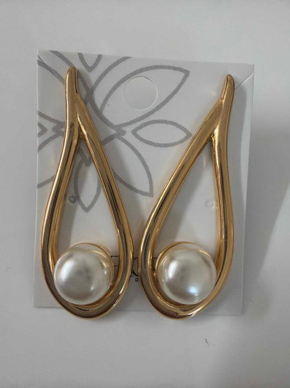 Brinco gota grande vasada alongada de perola