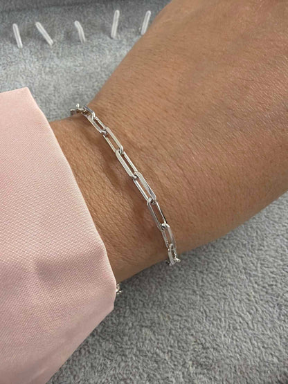 Delicate paperclip bracelete 