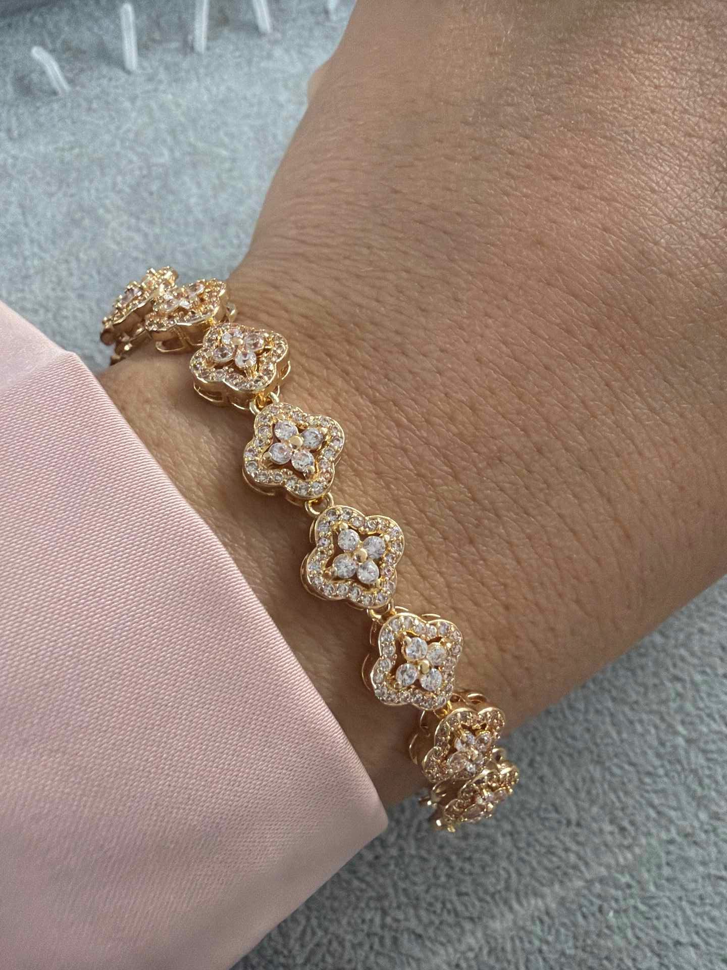 Clover Bracelet with paved cz