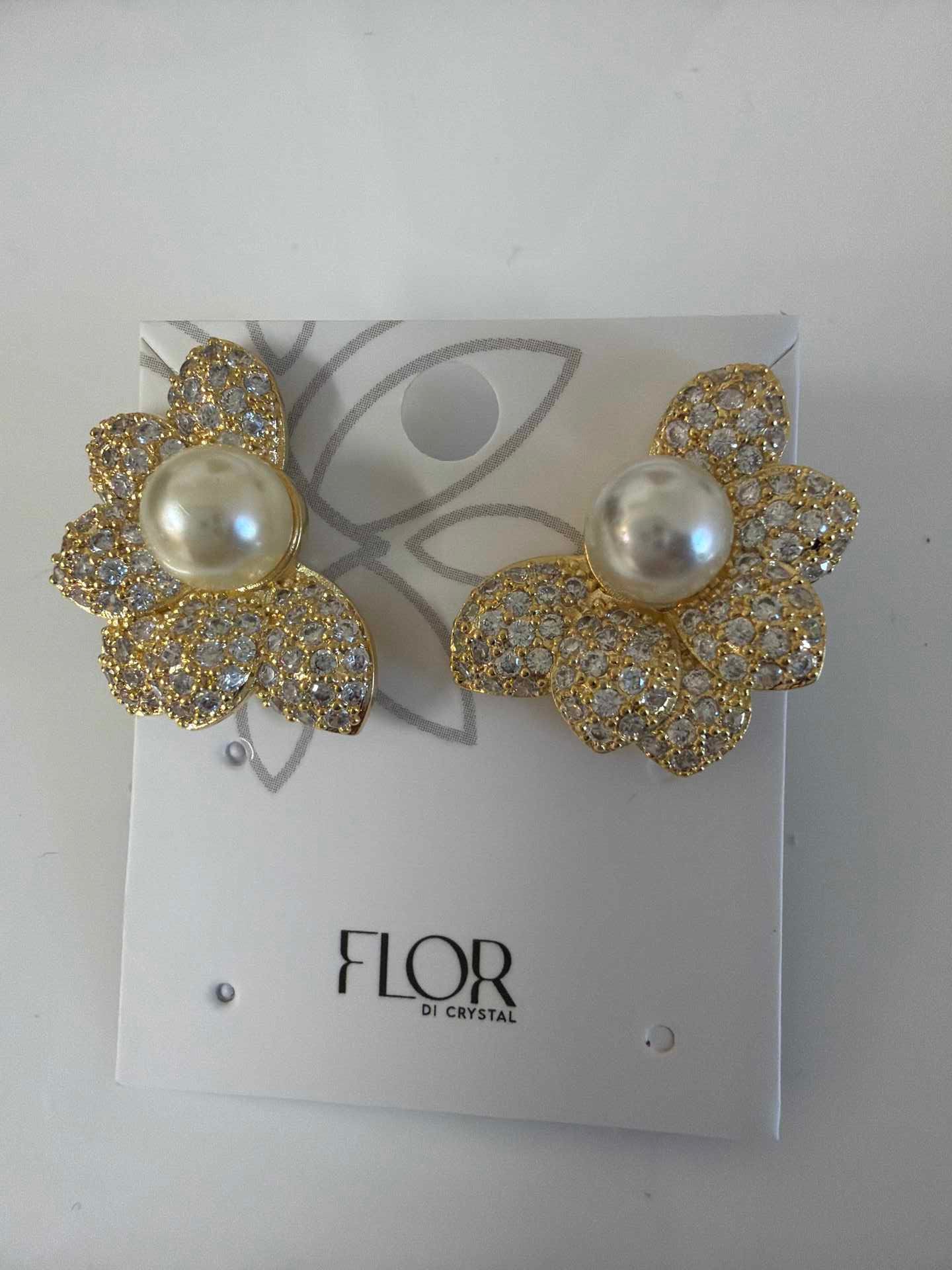 Half Flower earing with pearl detail in cz pave