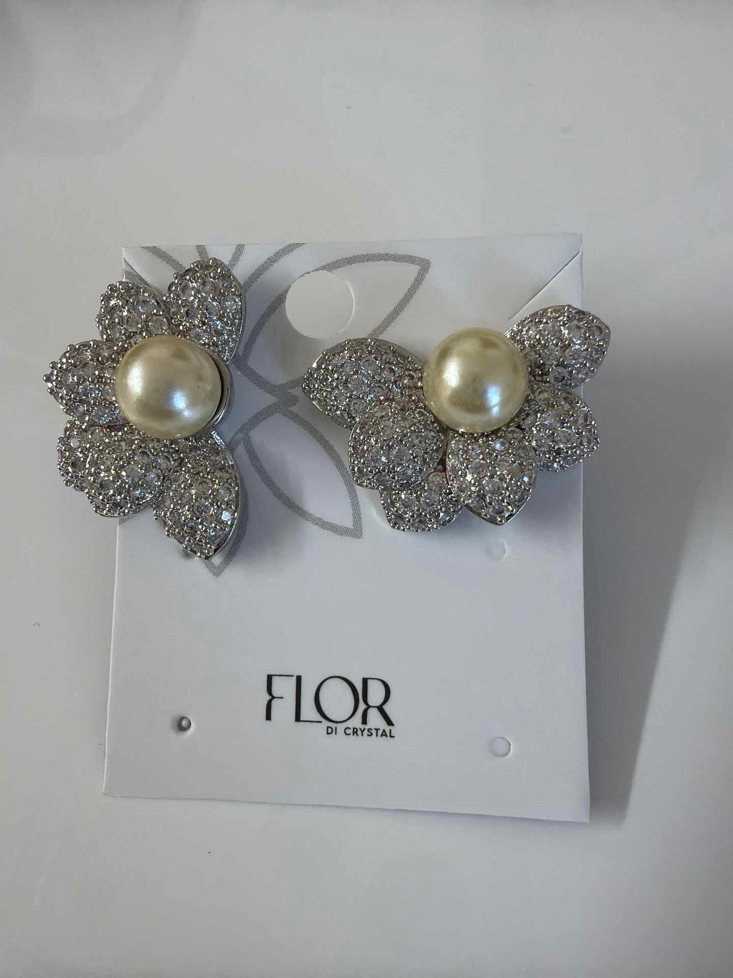 Half Flower earing with pearl detail in cz pave