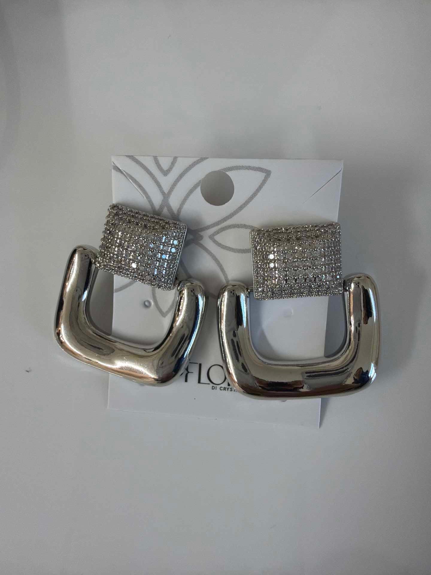 Square elegant earing