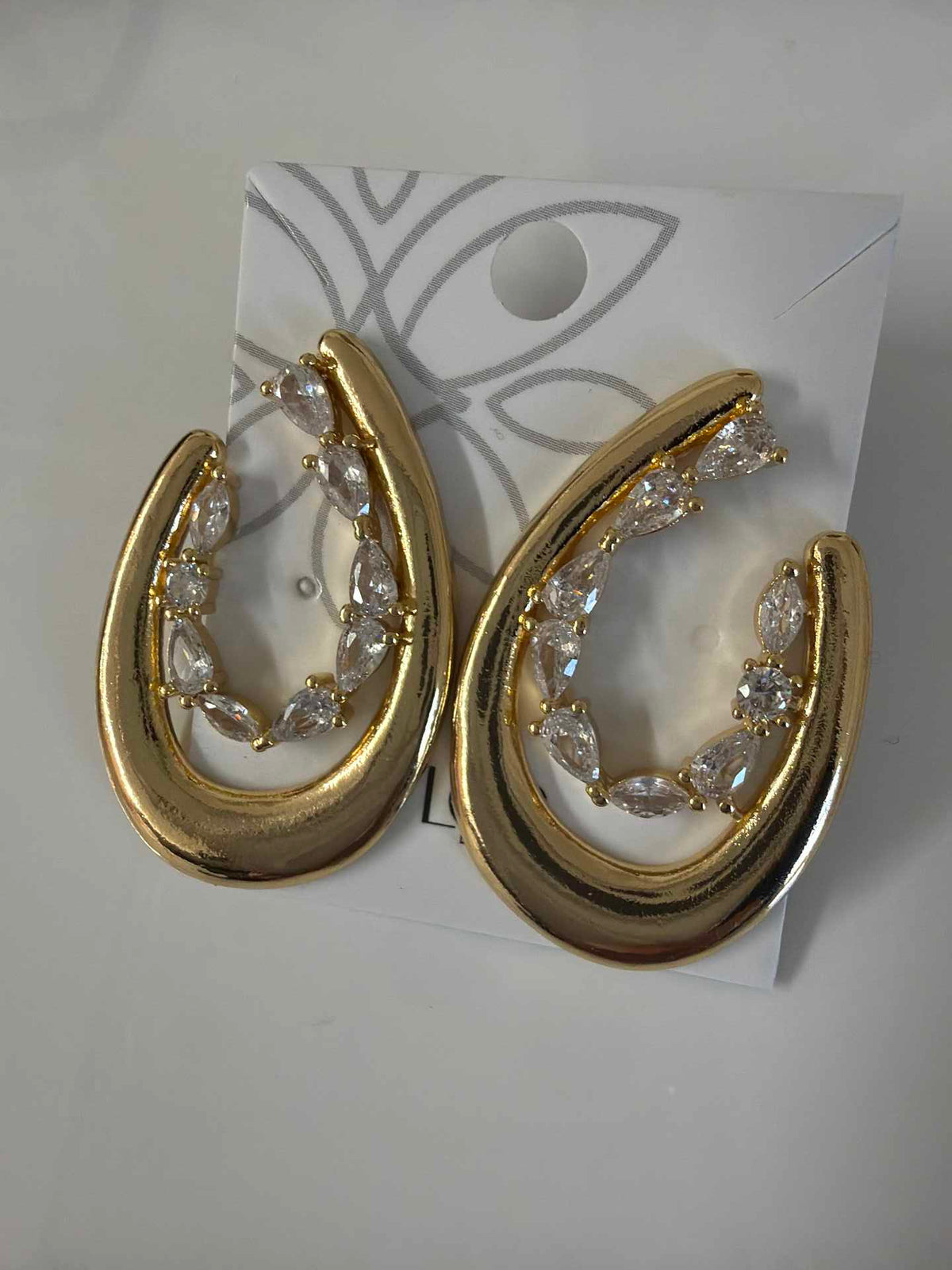 oval with halo in cz pave