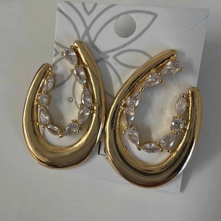 oval with halo in cz pave