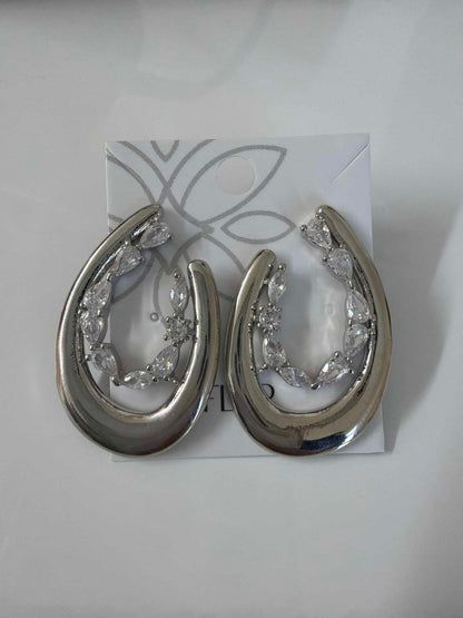 oval with halo in cz pave